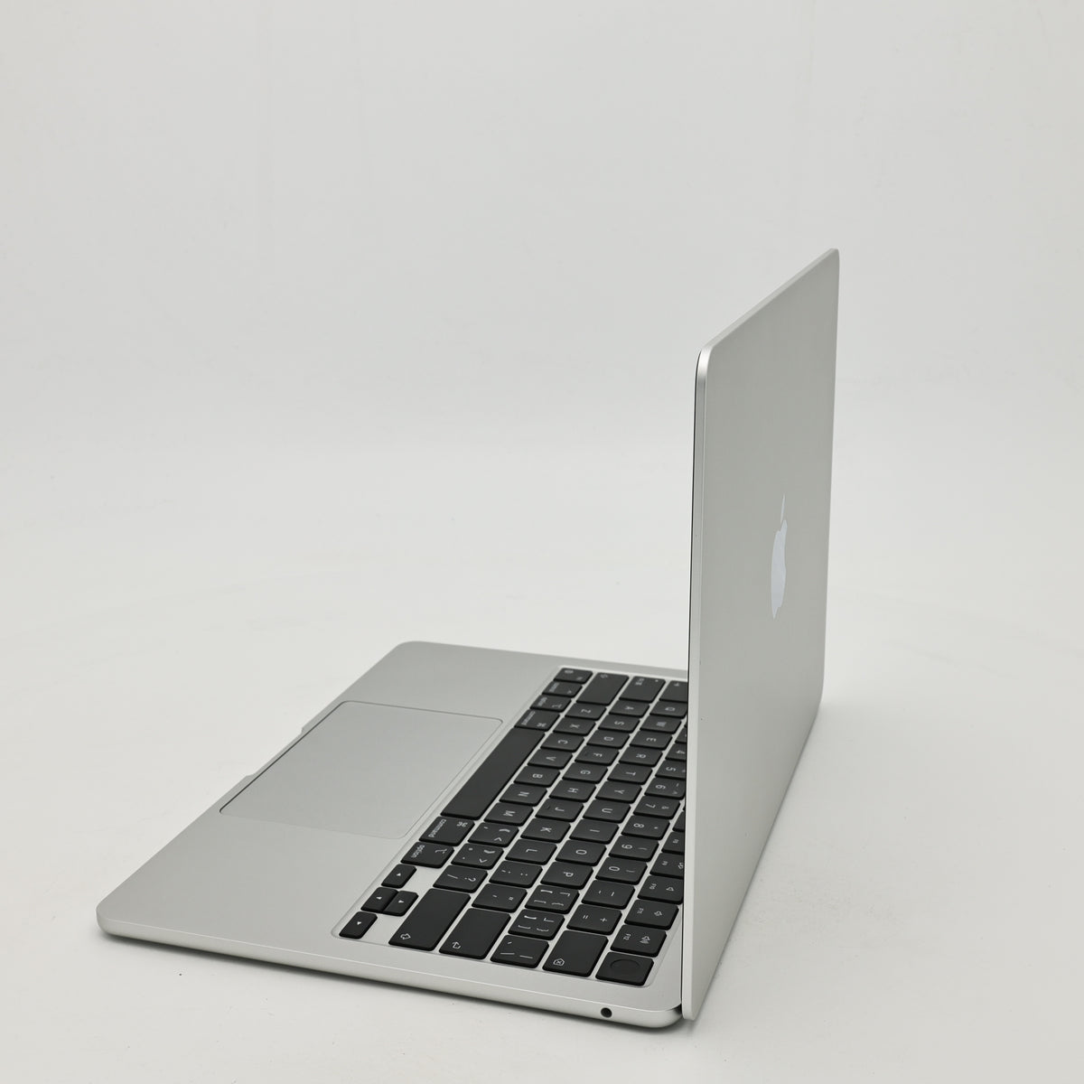 95新 Apple MacBook Air 22年 13寸 M2（8+8核） 8G RAM 256G SSD 銀色