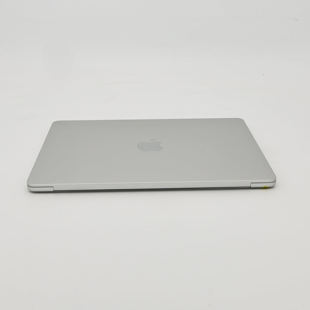 95新 Apple MacBook Air 22年 13寸 M2（8+8核） 8G RAM 256G SSD 銀色