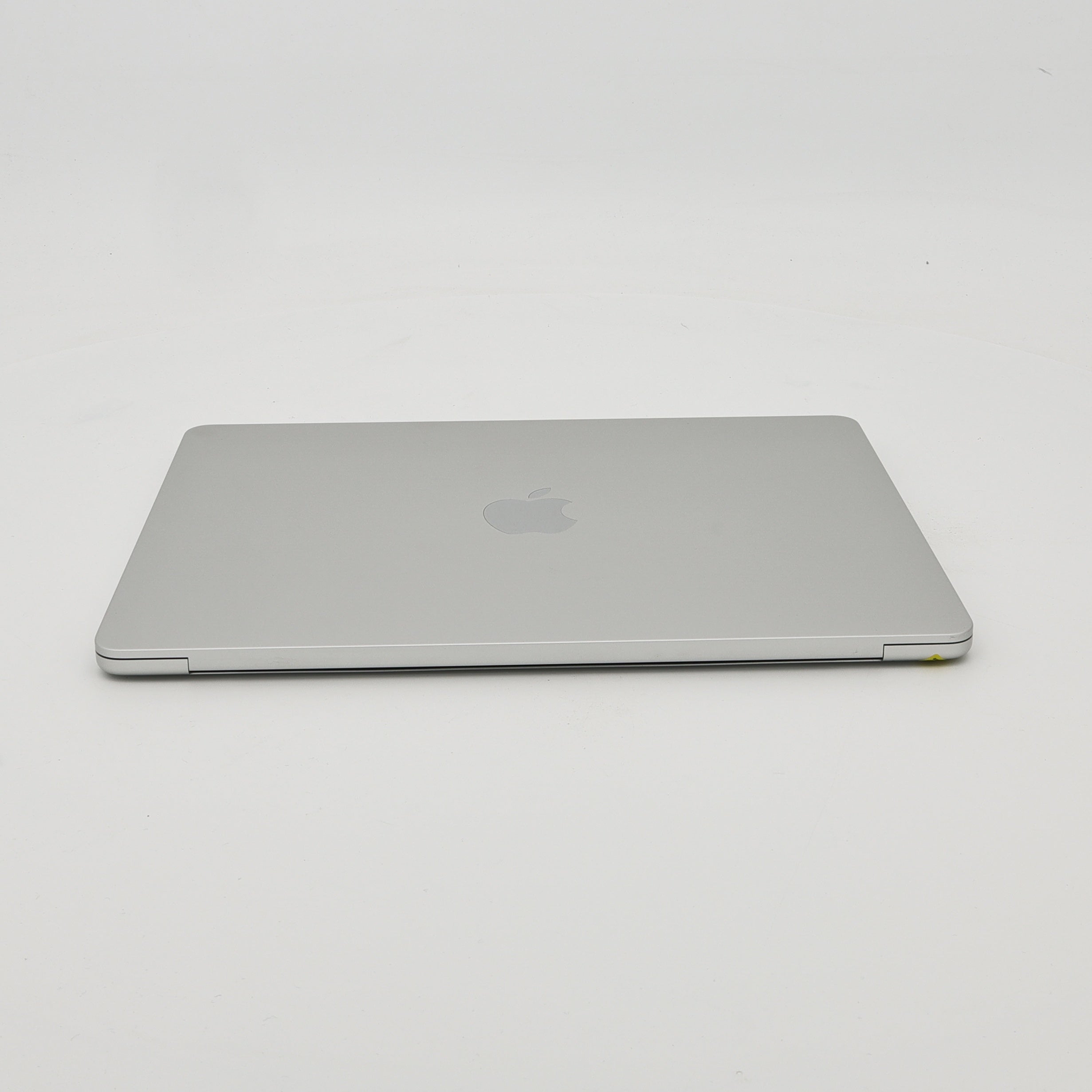 95新 Apple MacBook Air 22年 13寸 M2（8+8核） 8G RAM 256G SSD 銀色
