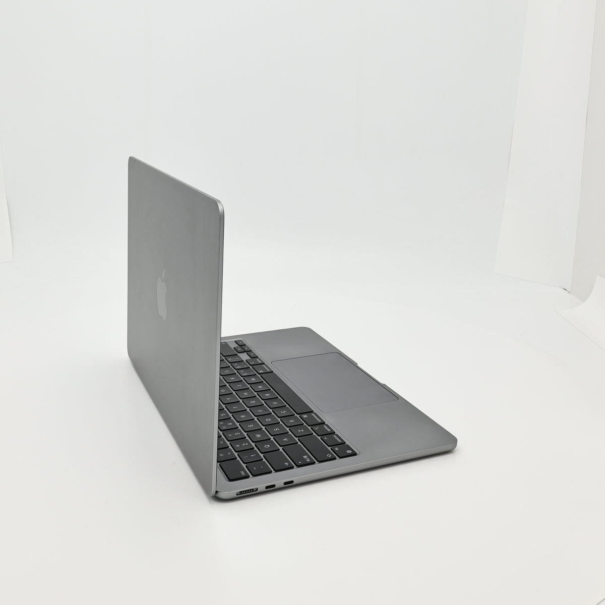 95新 Apple MacBook Air 22年 13寸 M2（8+10核） 8G RAM 512G SSD 深空灰色