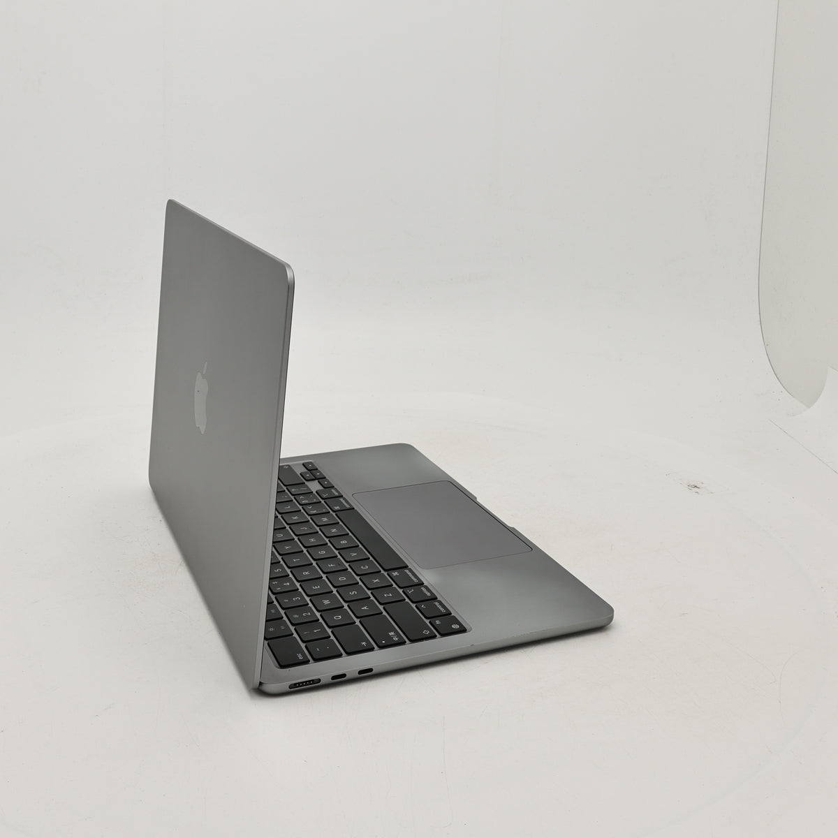 95新 Apple MacBook Air 22年 13寸 M2（8+8核） 8G RAM 256G SSD 深空灰色
