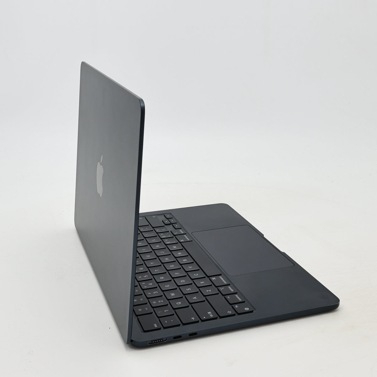 95新 Apple MacBook Air 22年 13寸 M2（8+8核） 8G RAM 256G SSD 午夜色