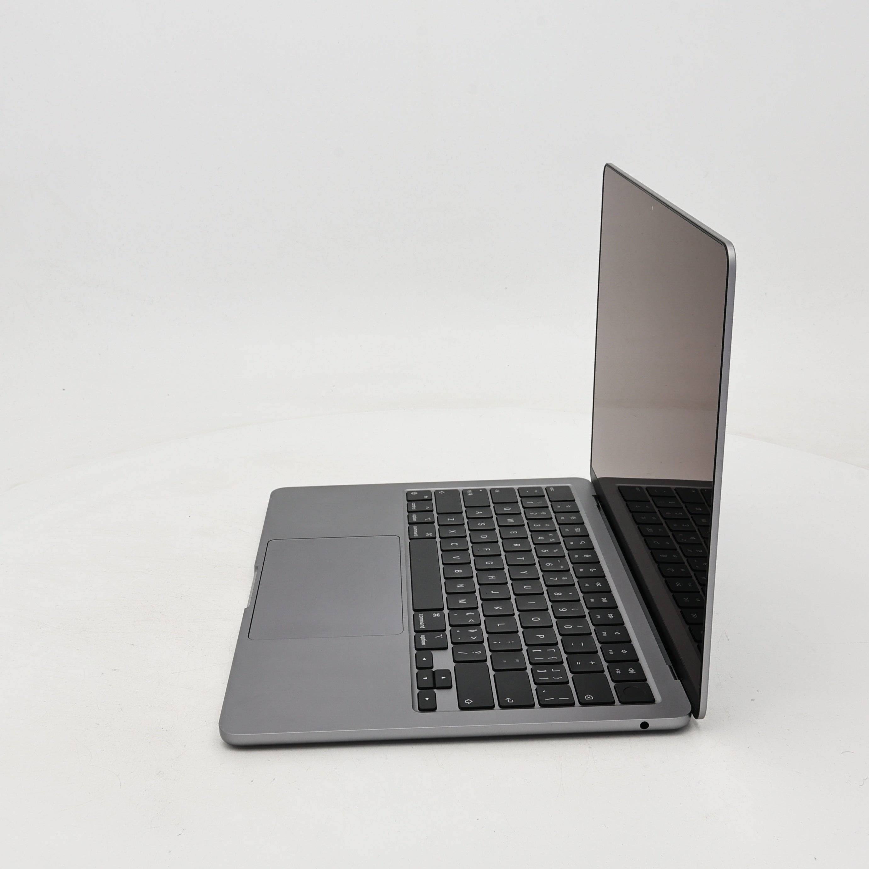 95新 Apple MacBook Air 22年 13寸 M2（8+8核） 8G RAM 256G SSD 深空灰色