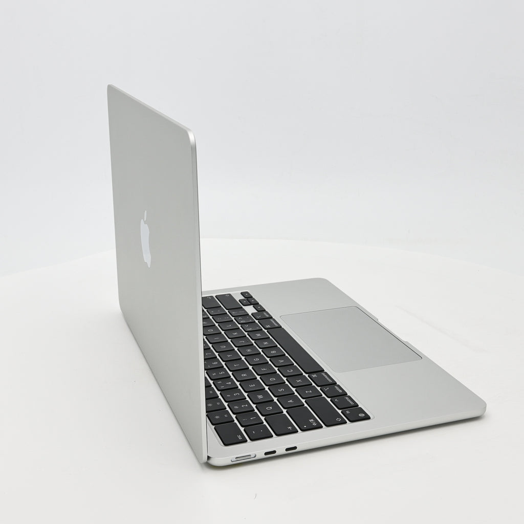 95新 Apple MacBook Air 22年 13寸 M2（8+10核） 8G RAM 512G SSD 銀色