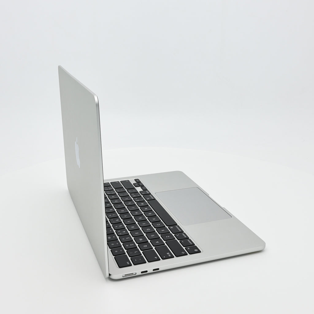 95新 Apple MacBook Air 22年 13寸 M2（8+10核） 8G RAM 512G SSD 銀色