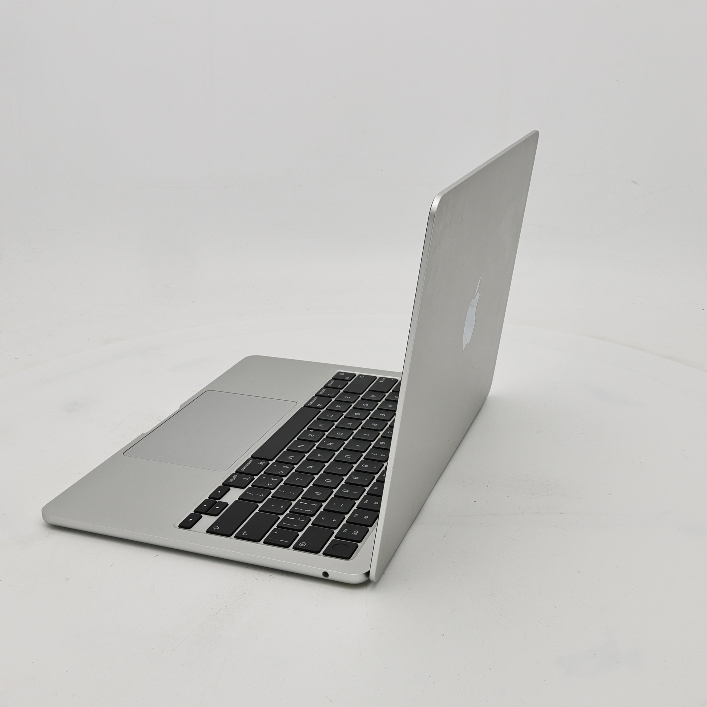 95新 Apple MacBook Air 22年 13寸 M2（8+8核） 8G RAM 256G SSD 銀色