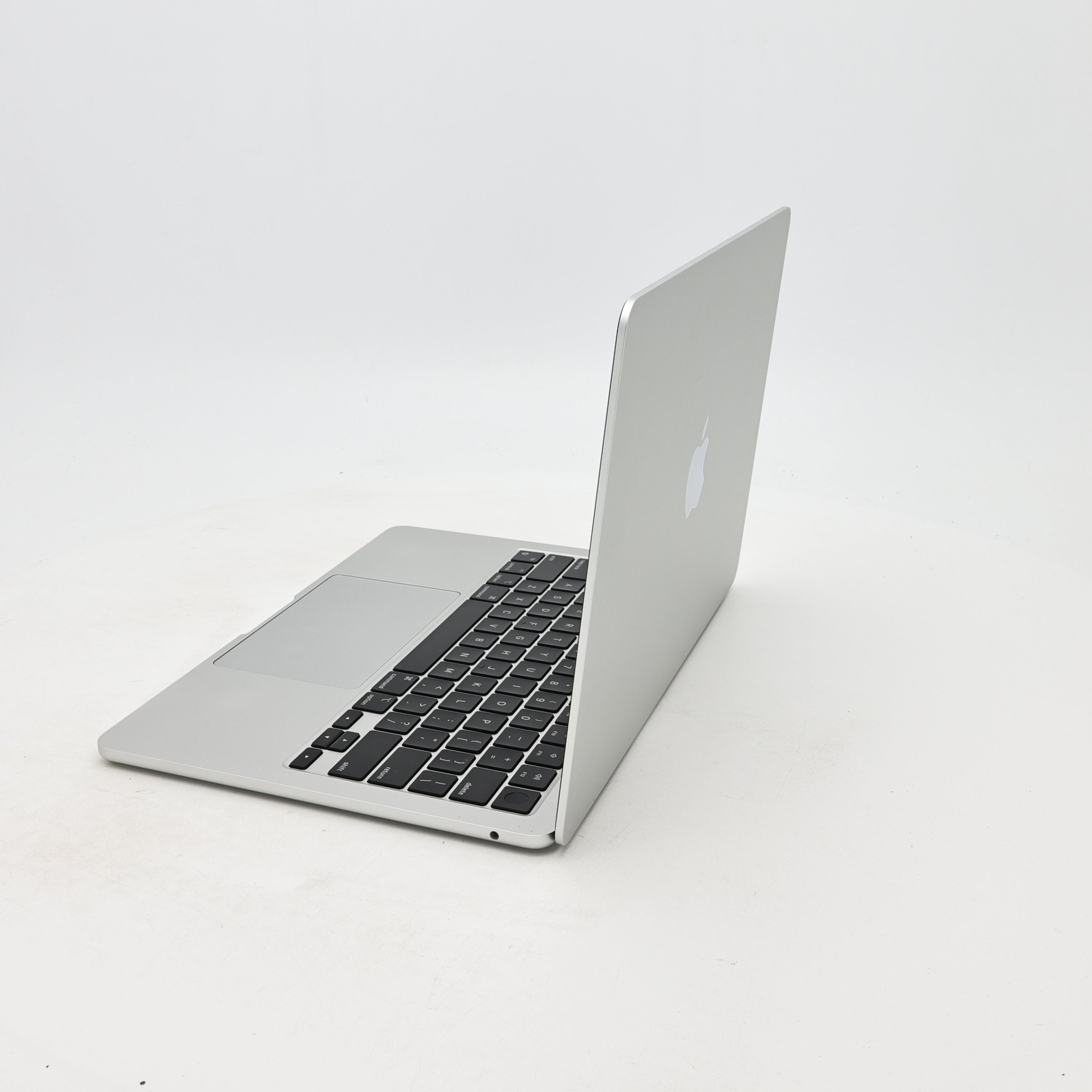 95新 Apple MacBook Air 22年 13寸 M2（8+8核） 8G RAM 256G SSD 銀色