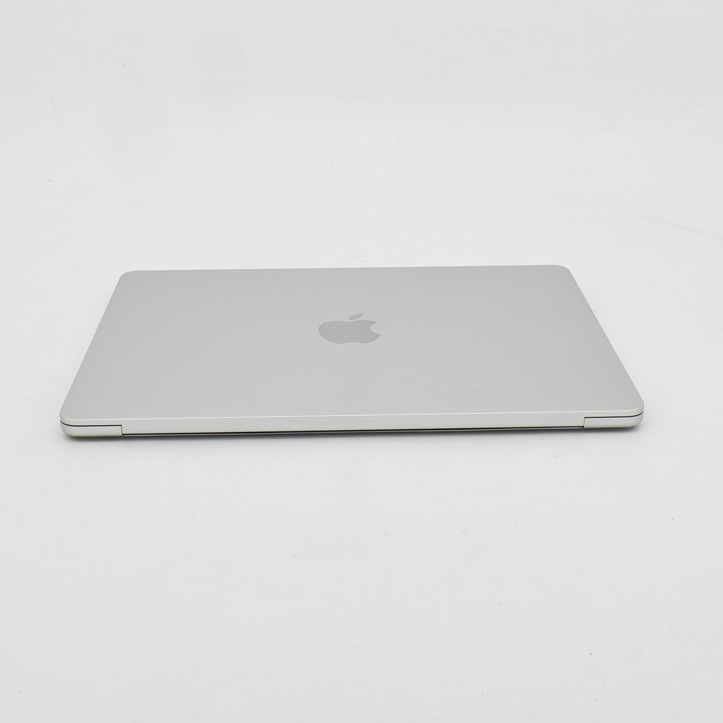 95新 Apple MacBook Air 22年 13寸 M2（8+8核） 8G RAM 256G SSD 銀色