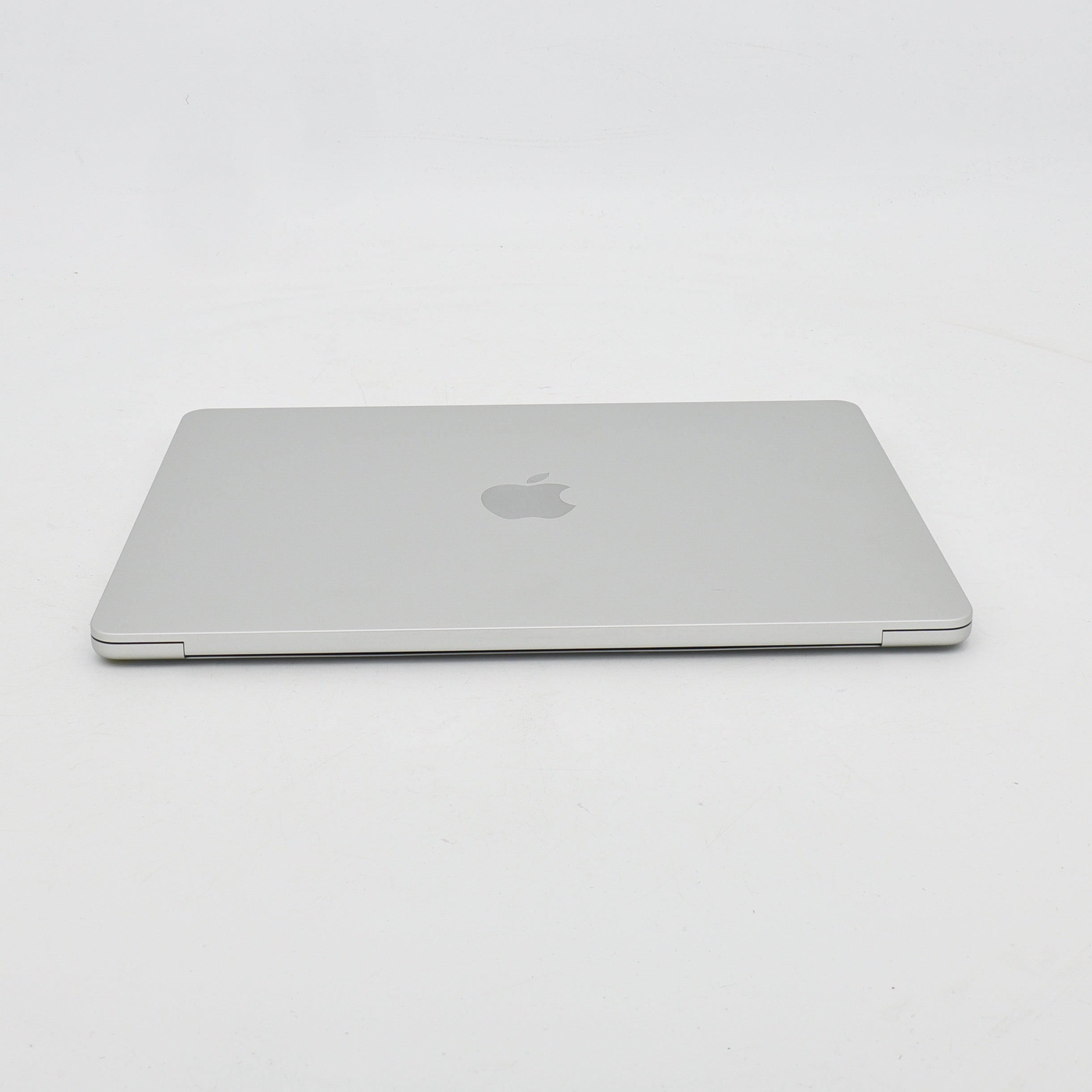 95新 Apple MacBook Air 22年 13寸 M2（8+8核） 8G RAM 256G SSD 銀色