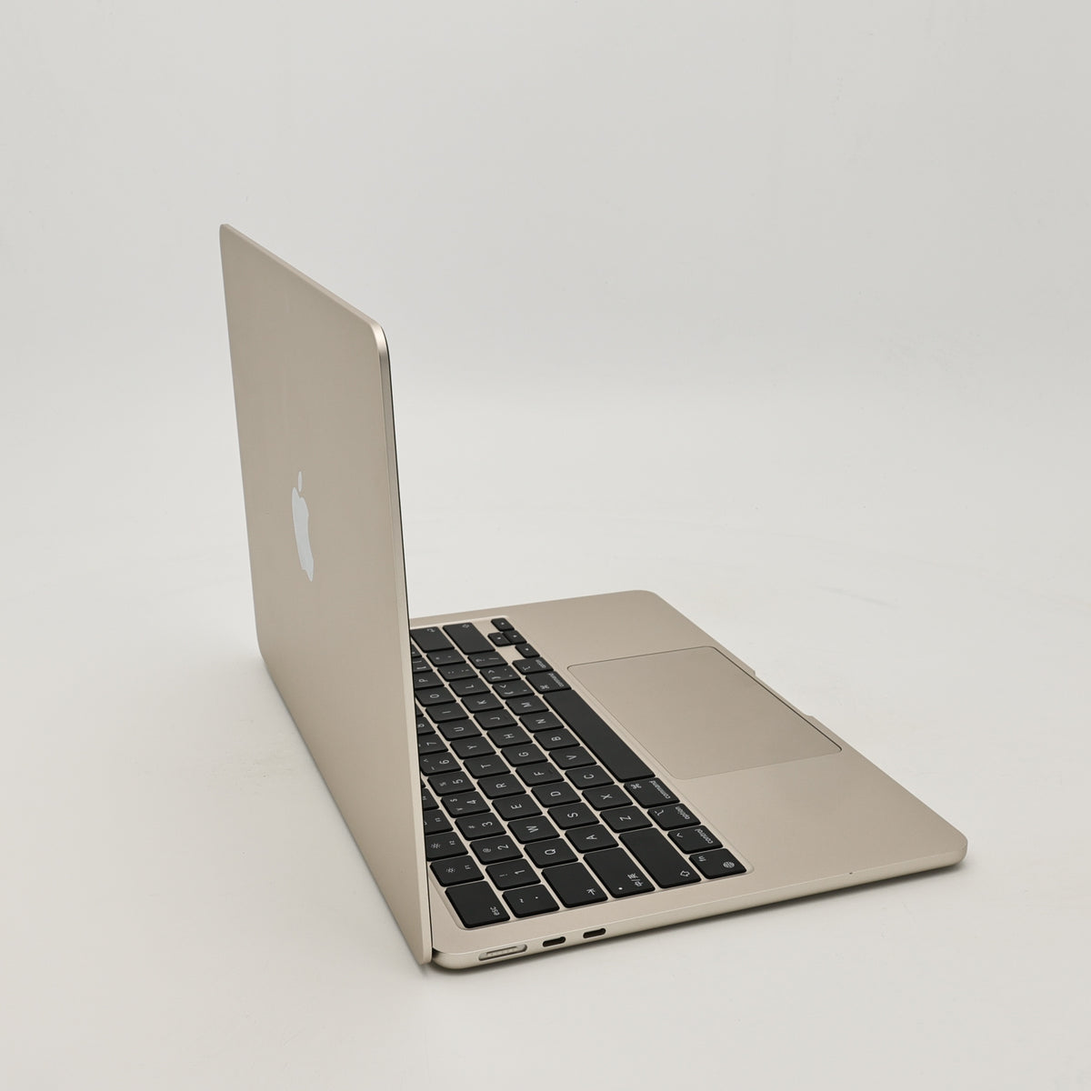 95新 Apple MacBook Air 22年 13寸 M2（8+8核） 8G RAM 256G SSD 星光色