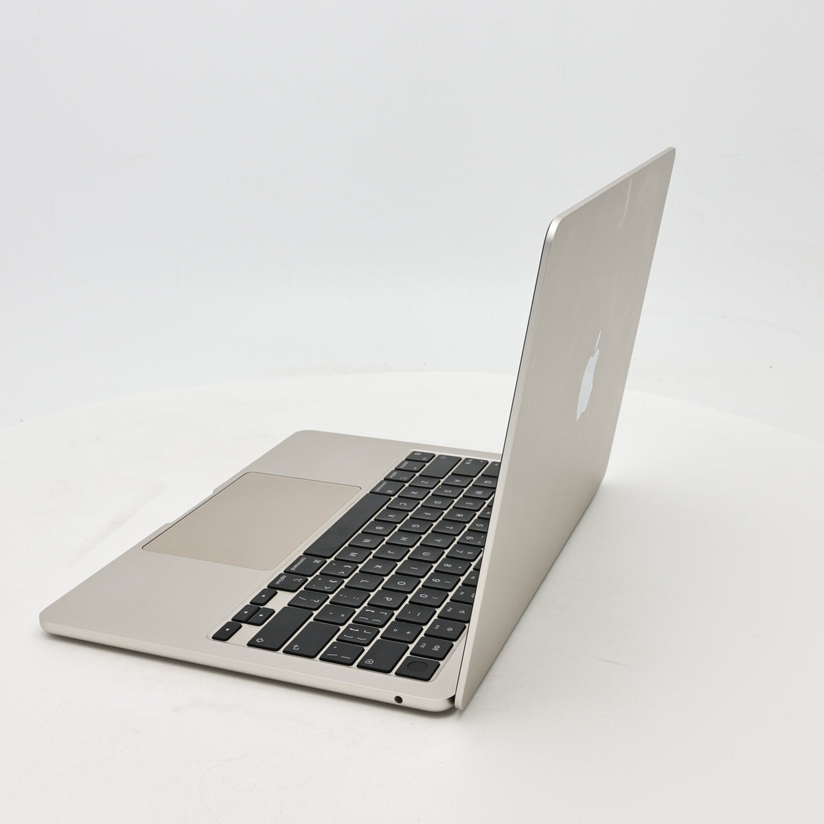 95新 Apple MacBook Air 22年 13寸 M2（8+8核） 8G RAM 256G SSD 星光色