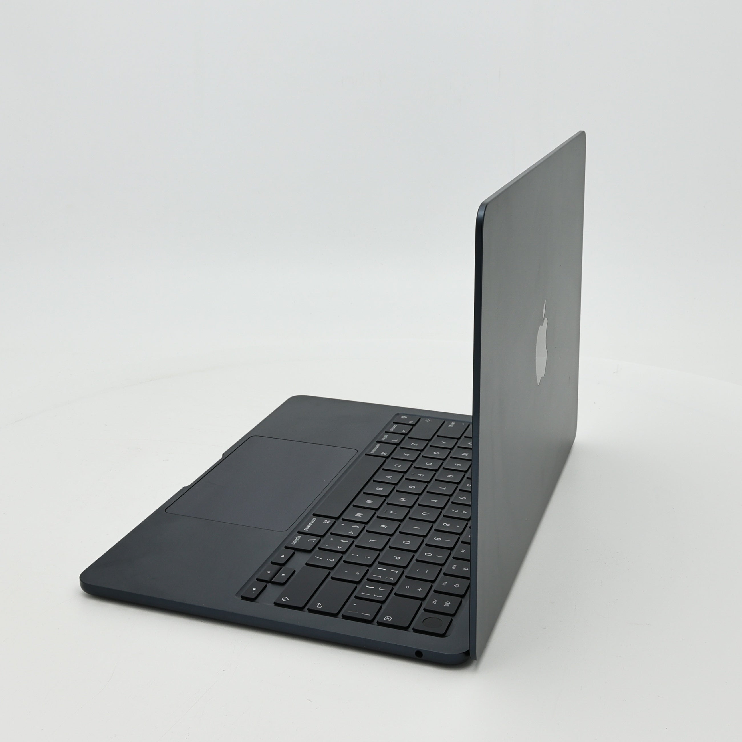 95新 Apple MacBook Air 22年 13寸 M2（8+8核） 16G RAM 256G SSD 午夜色