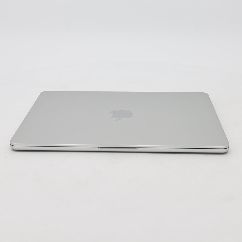95新 Apple MacBook Air 22年 13寸 M2（8+8核） 8G RAM 256G SSD 銀色
