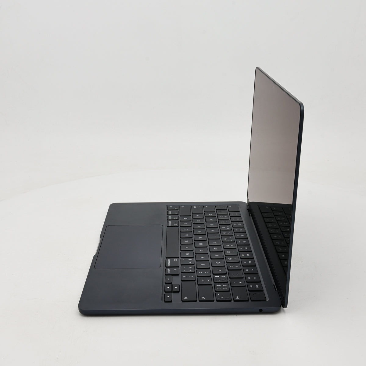 95新 Apple MacBook Air 22年 13寸 M2（8+8核） 8G RAM 256G SSD 午夜色