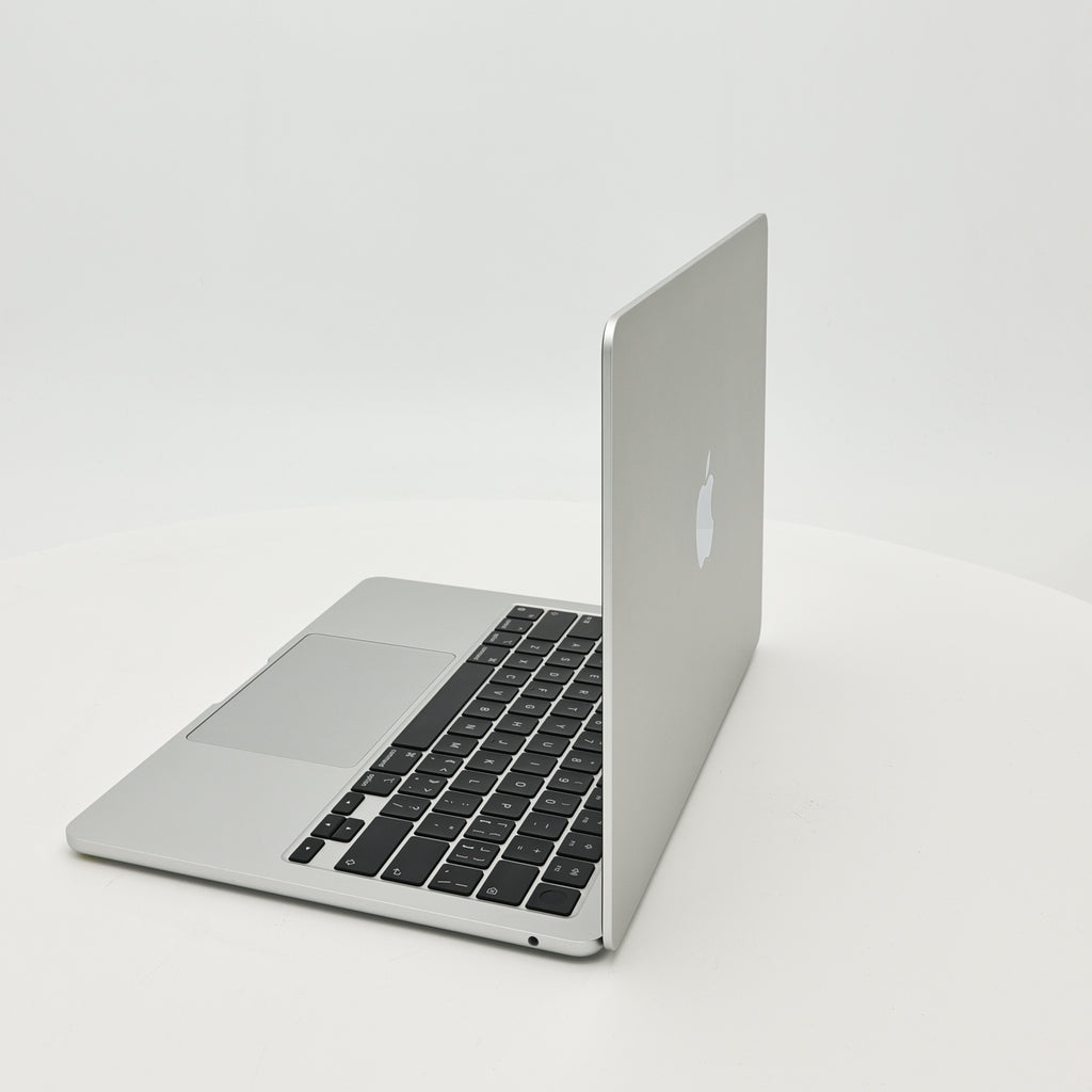 95新 Apple MacBook Air 24年 13寸 M3（8+8核） 8G RAM 256G SSD 銀色