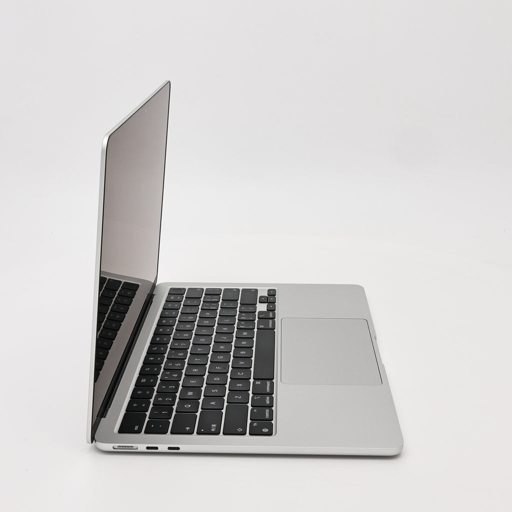 95新 Apple MacBook Air 22年 13寸 M2（8+8核） 8G RAM 256G SSD 銀色