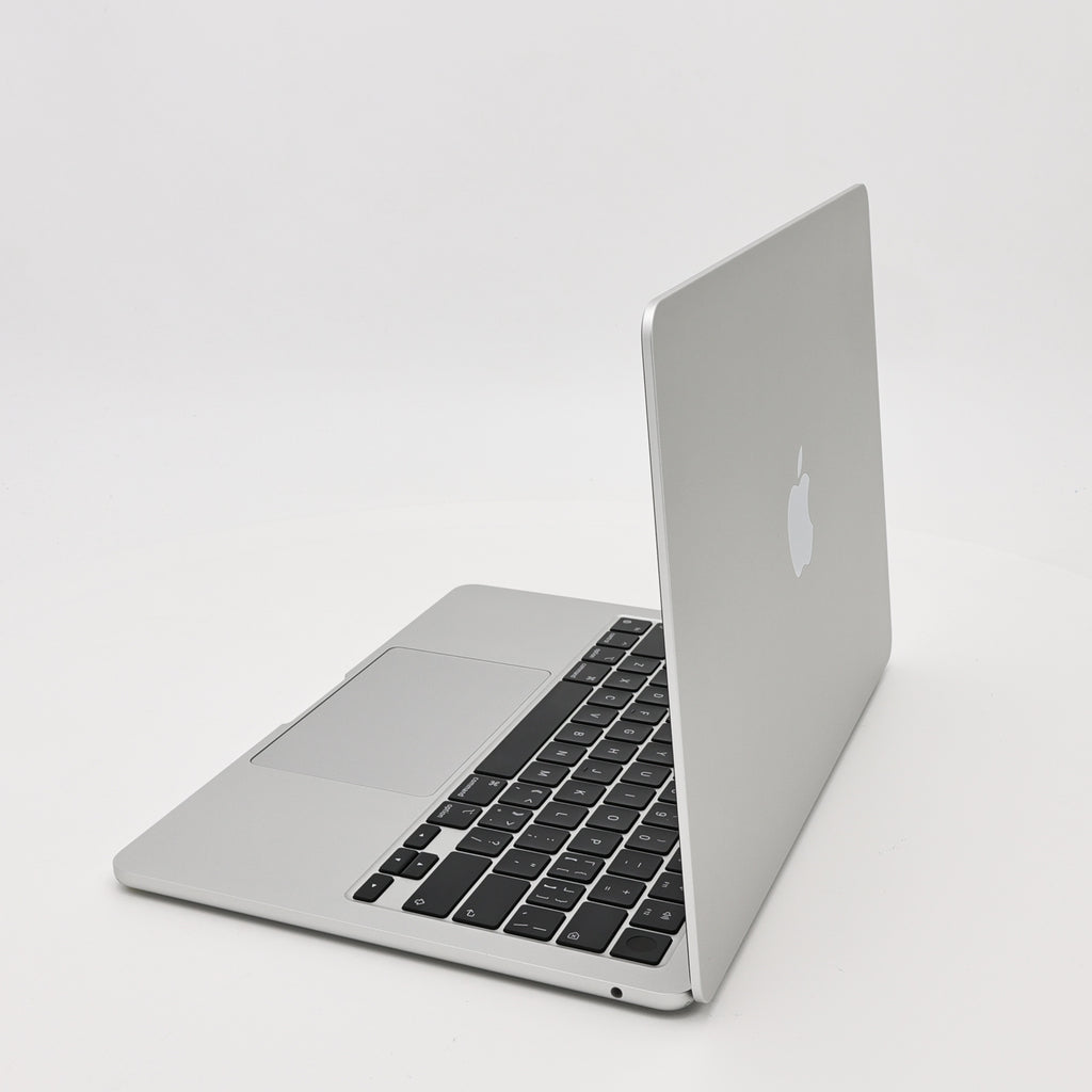 95新 Apple MacBook Air 22年 13寸 M2（8+8核） 8G RAM 256G SSD 銀色