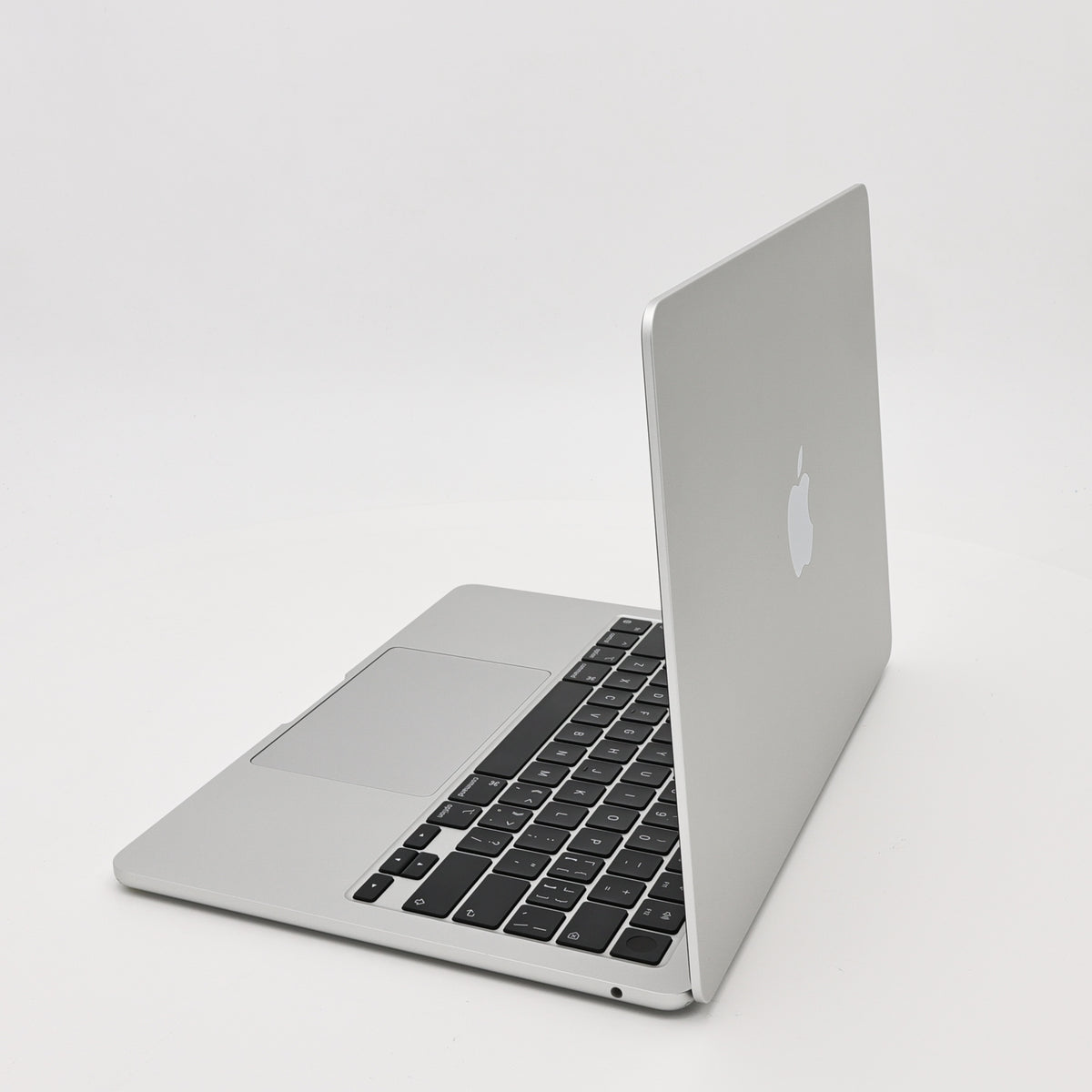 95新 Apple MacBook Air 22年 13寸 M2（8+8核） 8G RAM 256G SSD 銀色