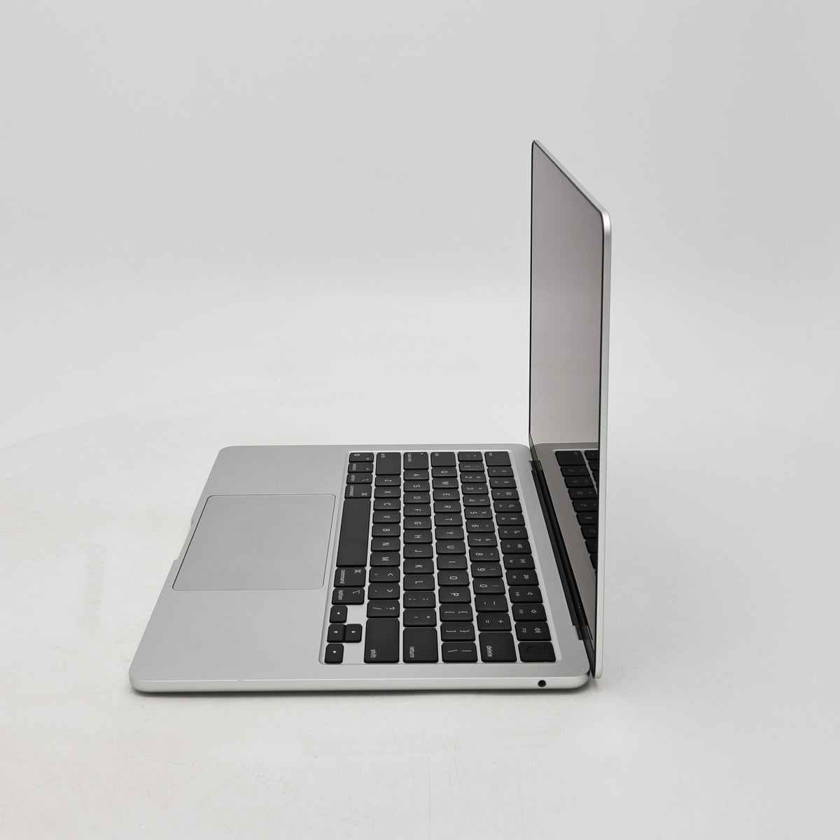95新 Apple MacBook Air 22年 13寸 M2（8+10核） 8G RAM 512G SSD 銀色