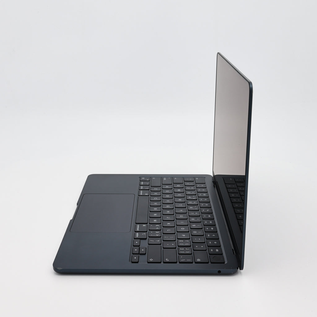 95新 Apple MacBook Air 22年 13寸 M2（8+8核） 8G RAM 256G SSD 午夜色