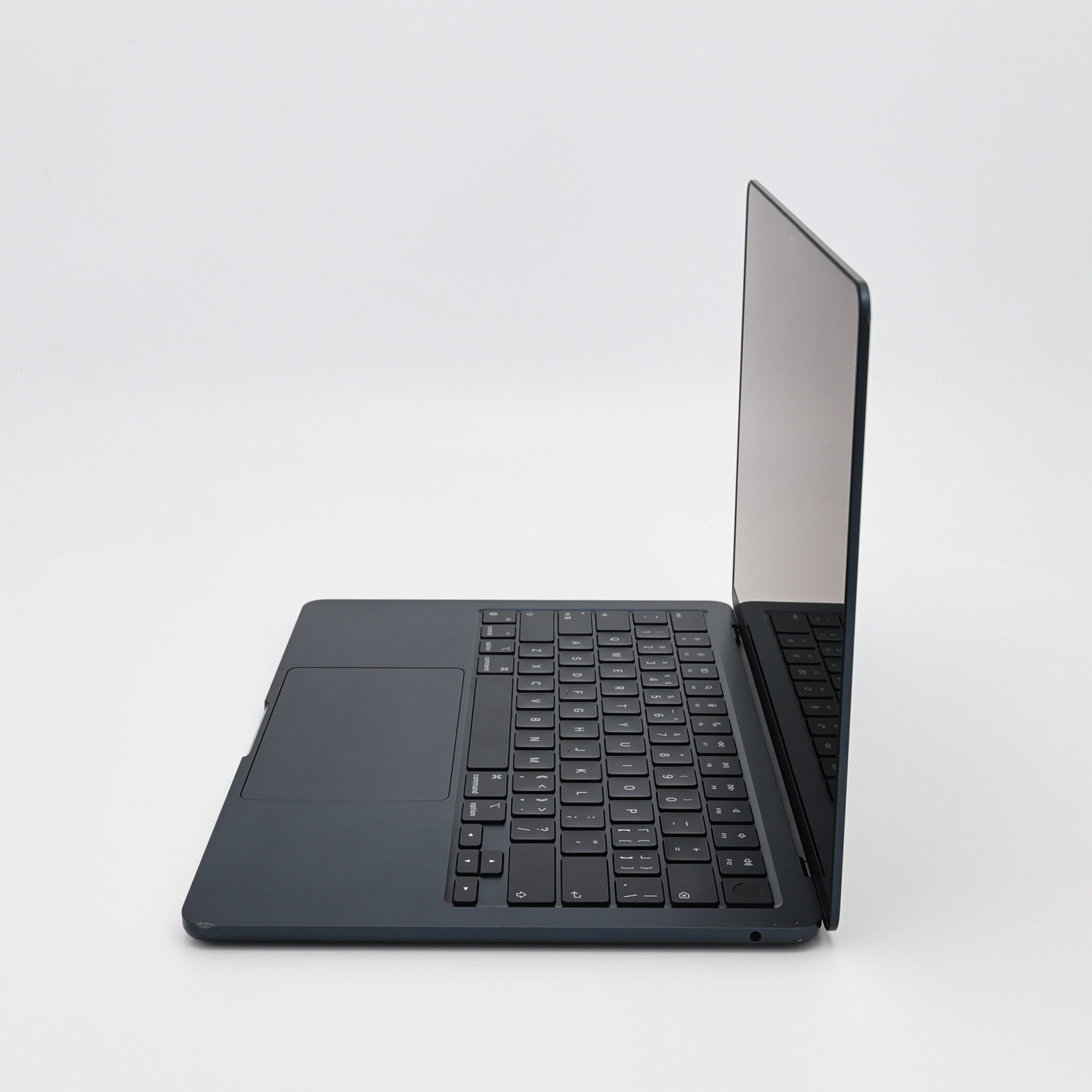 95新 Apple MacBook Air 22年 13寸 M2（8+8核） 8G RAM 256G SSD 午夜色