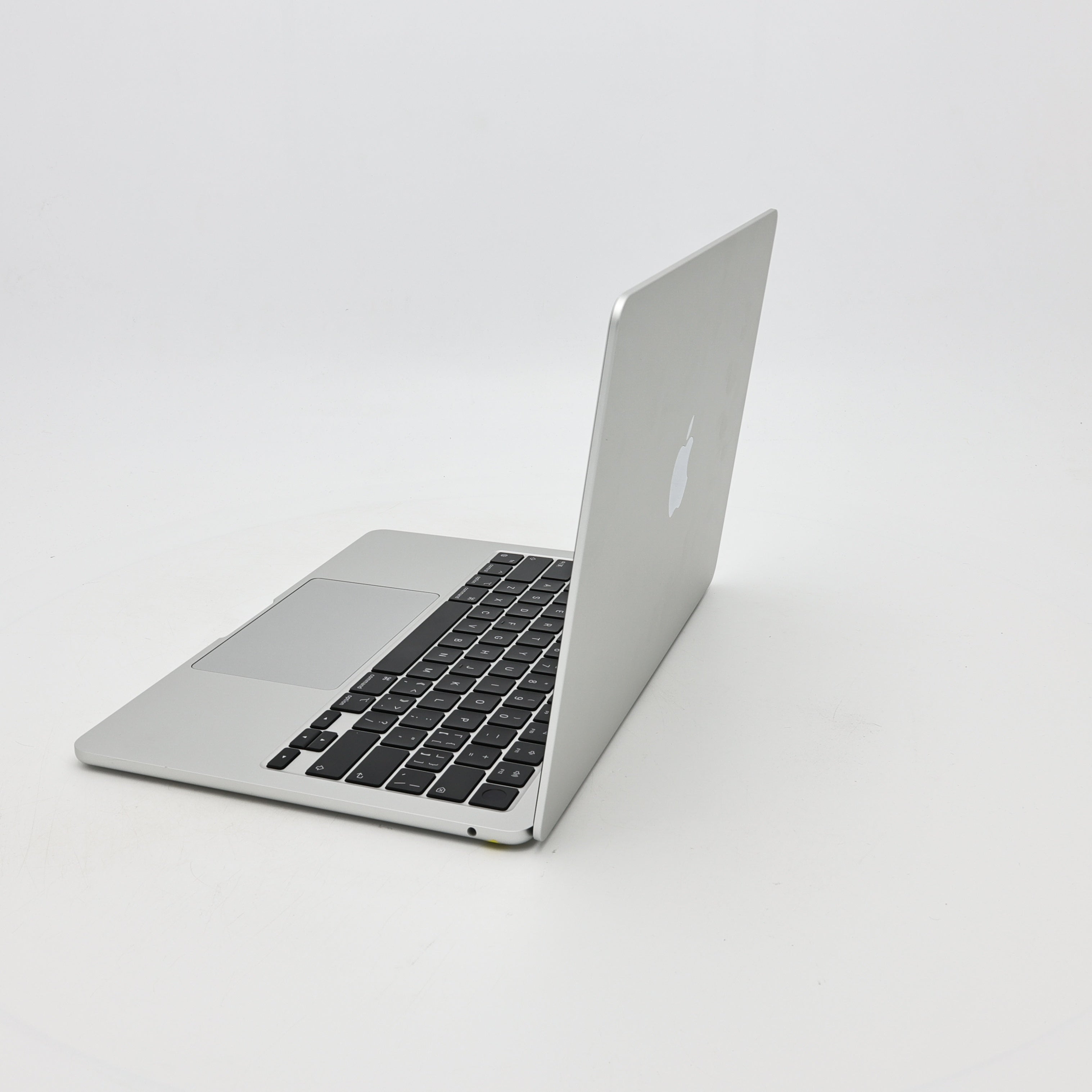 95新 Apple MacBook Air 22年 13寸 M2（8+10核） 8G RAM 512G SSD 銀色