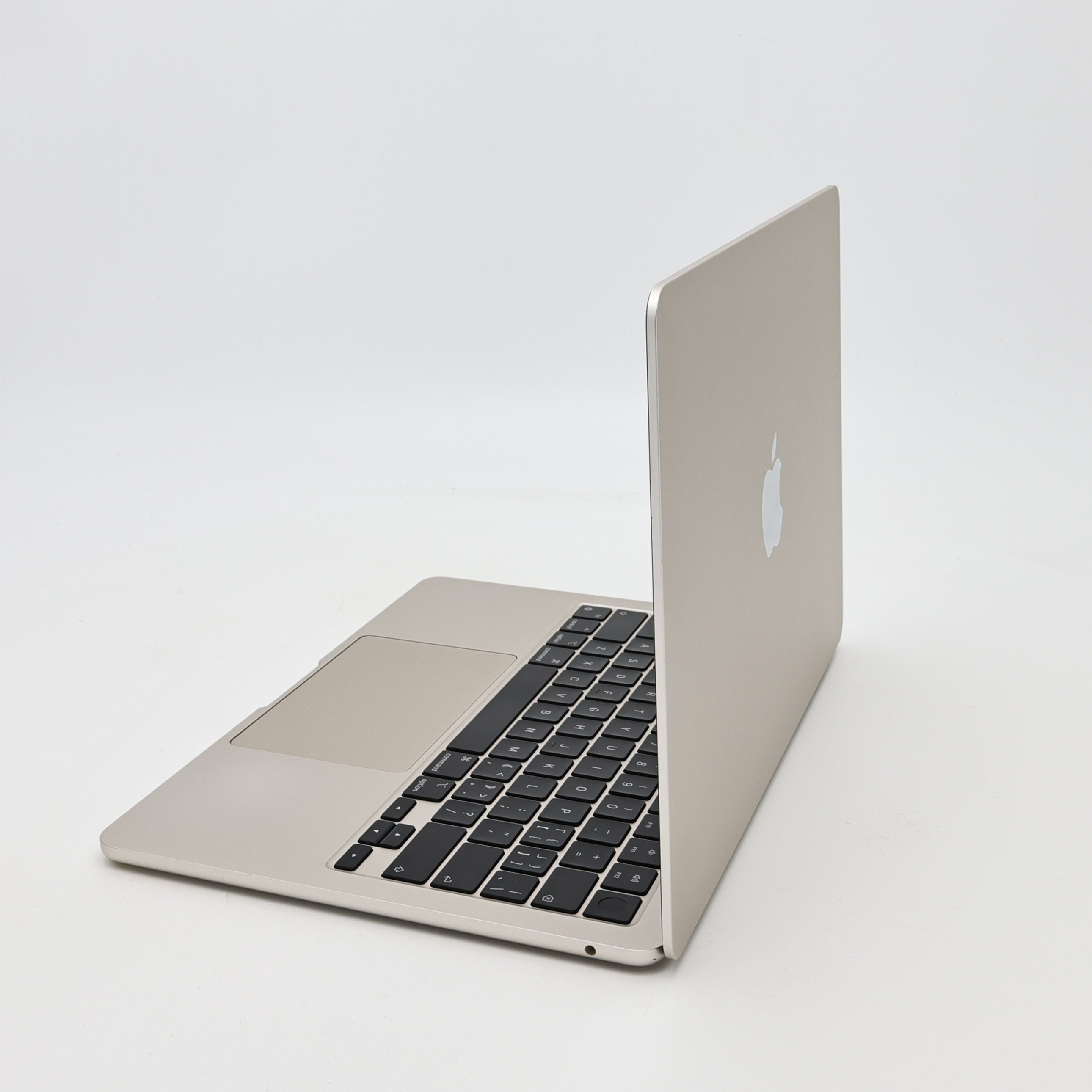 95新 Apple MacBook Air 22年 13寸 M2（8+8核） 8G RAM 256G SSD 星光色