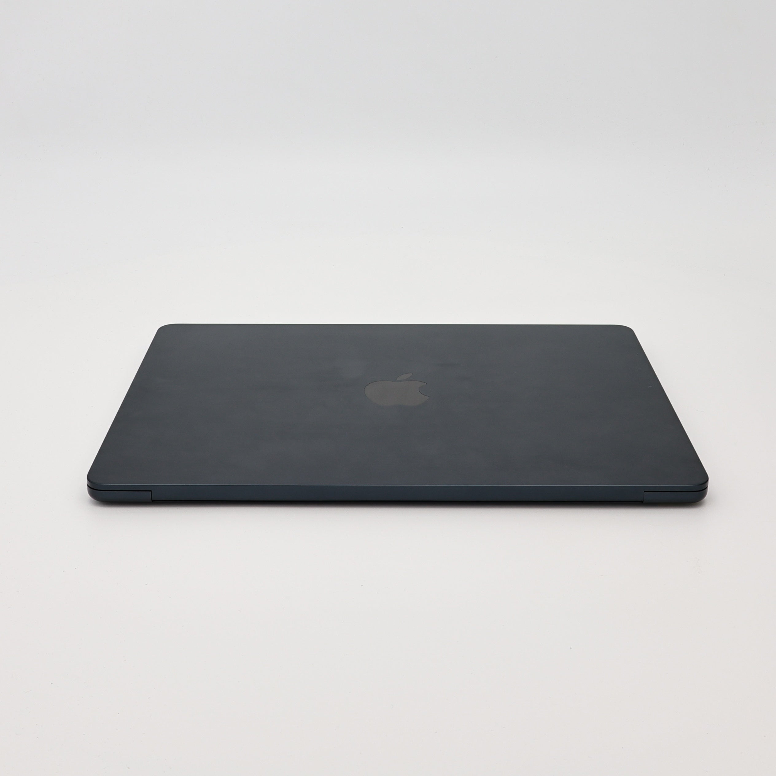 95新 Apple MacBook Air 22年 13寸 M2（8+8核） 8G RAM 256G SSD 午夜色