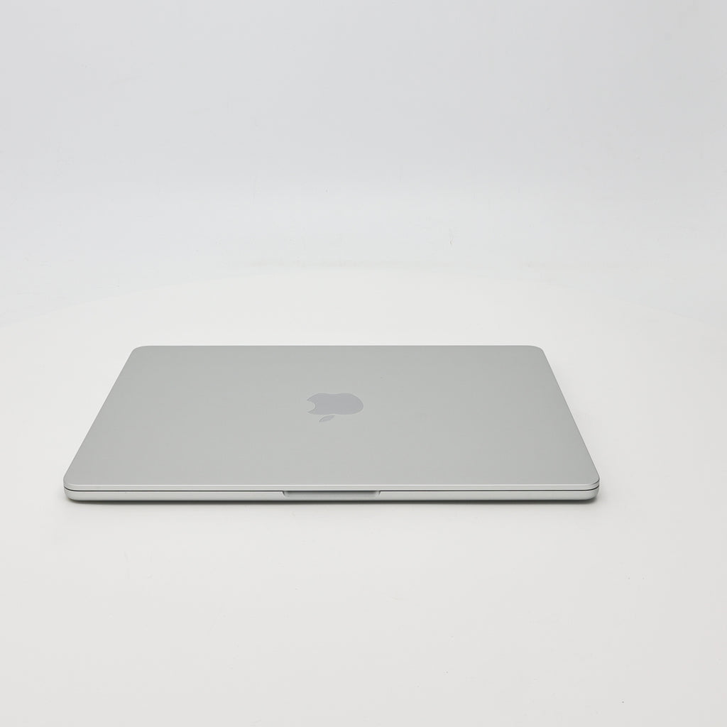99新 Apple MacBook Air 22年 13寸 M2（8+8核） 8G RAM 256G SSD 銀色