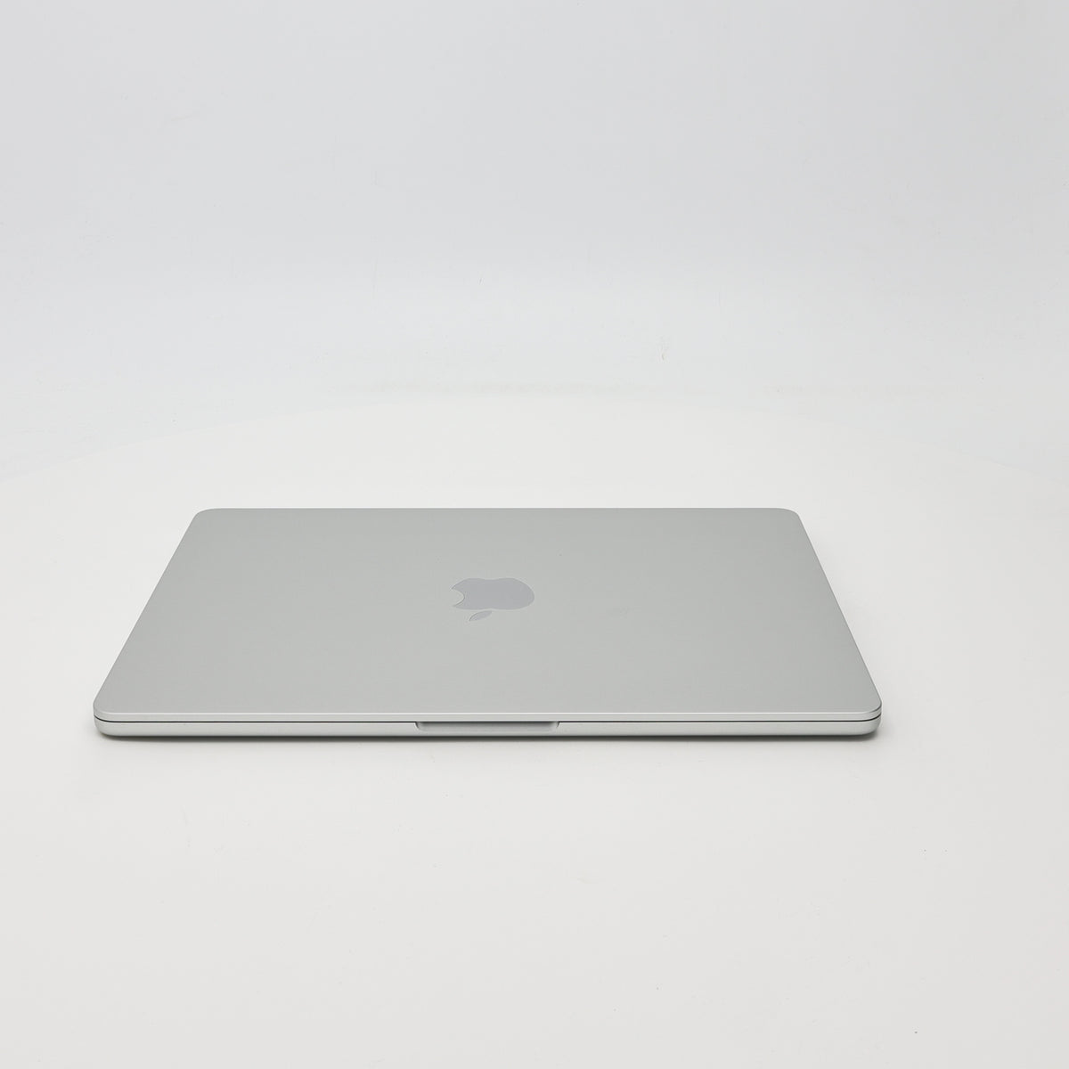 99新 Apple MacBook Air 22年 13寸 M2（8+8核） 8G RAM 256G SSD 銀色