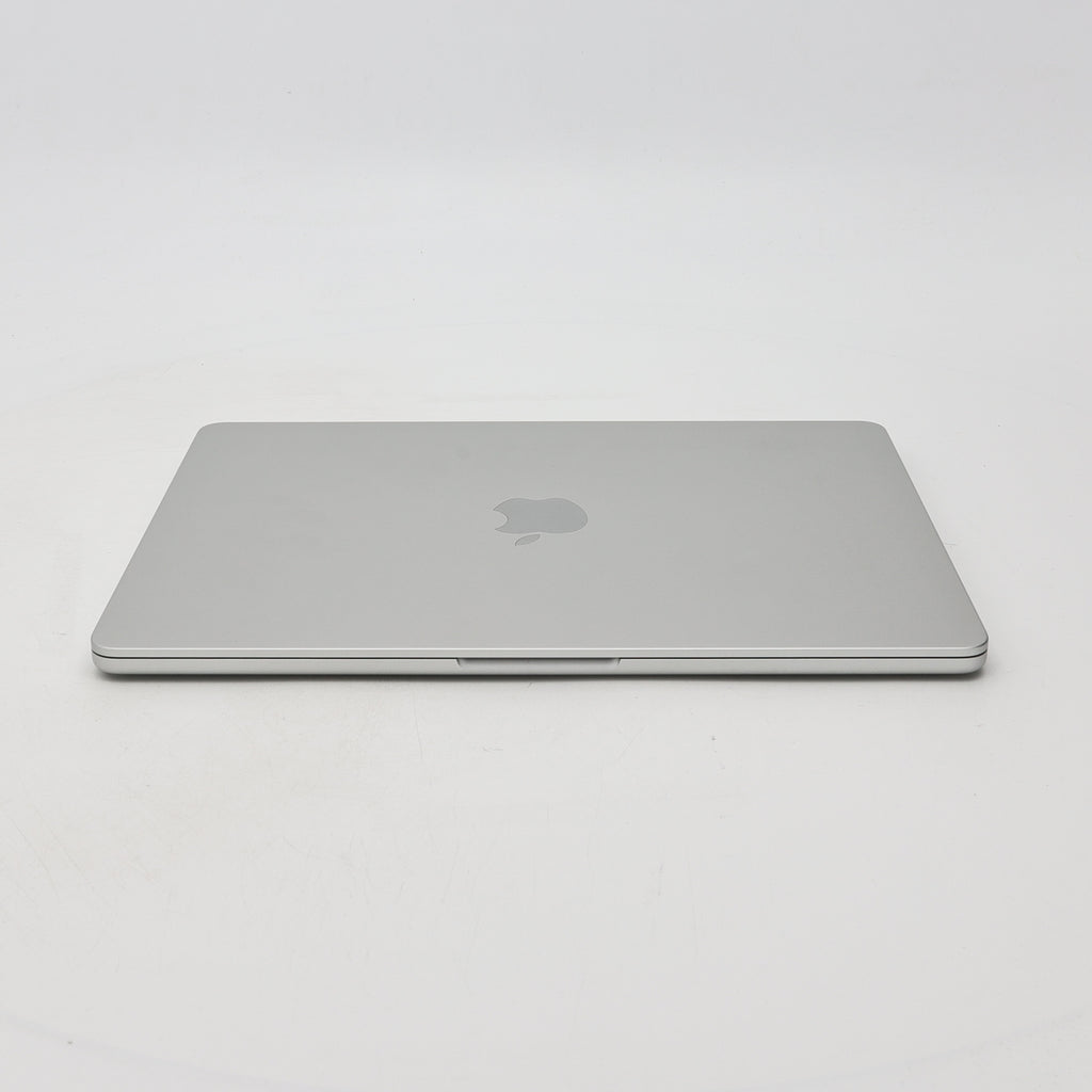 95新 Apple MacBook Air 22年 13寸 M2（8+10核） 8G RAM 512G SSD 銀色