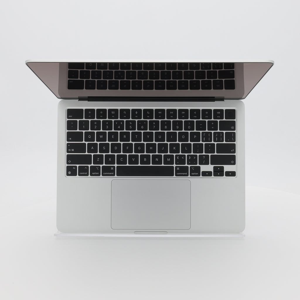 95新 Apple MacBook Air 22年 13寸 M2（8+10核） 8G RAM 512G SSD 銀色
