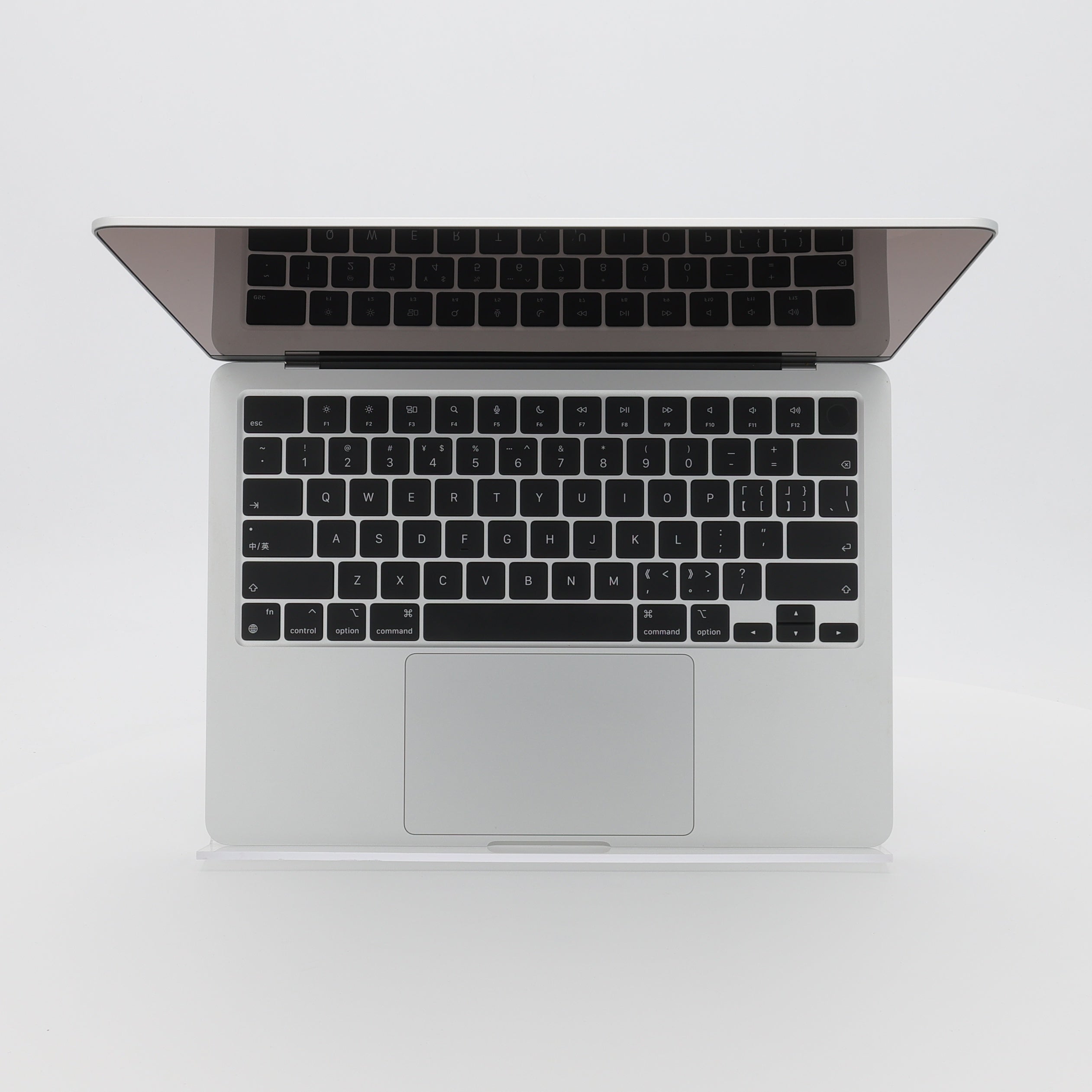 95新 Apple MacBook Air 22年 13寸 M2（8+10核） 8G RAM 512G SSD 銀色