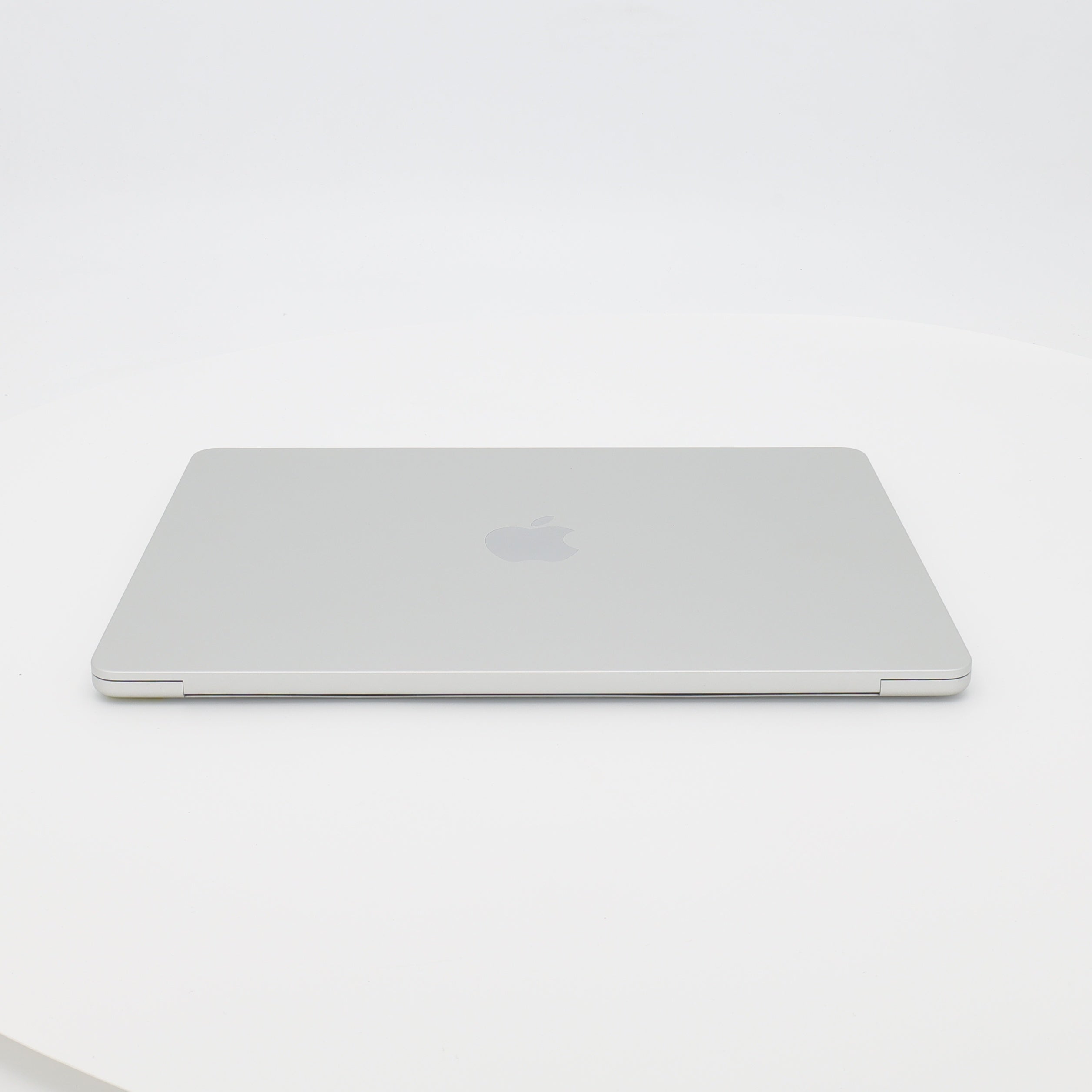 95新 Apple MacBook Air 22年 13寸 M2（8+10核） 8G RAM 512G SSD 銀色