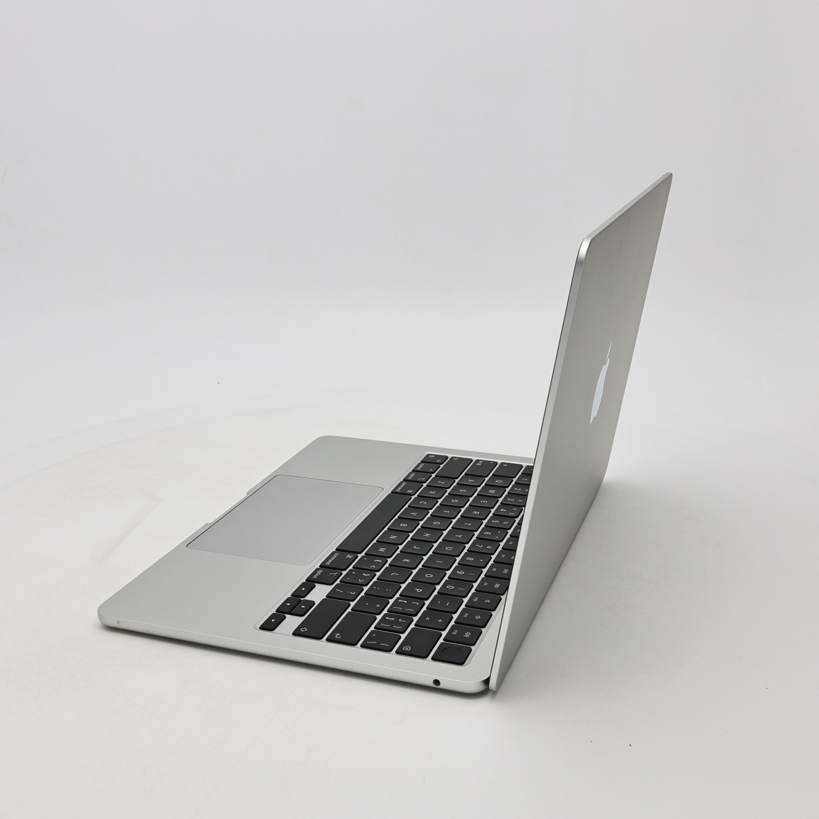 95新 Apple MacBook Air 22年 13寸 M2（8+8核） 16G RAM 256G SSD 銀色