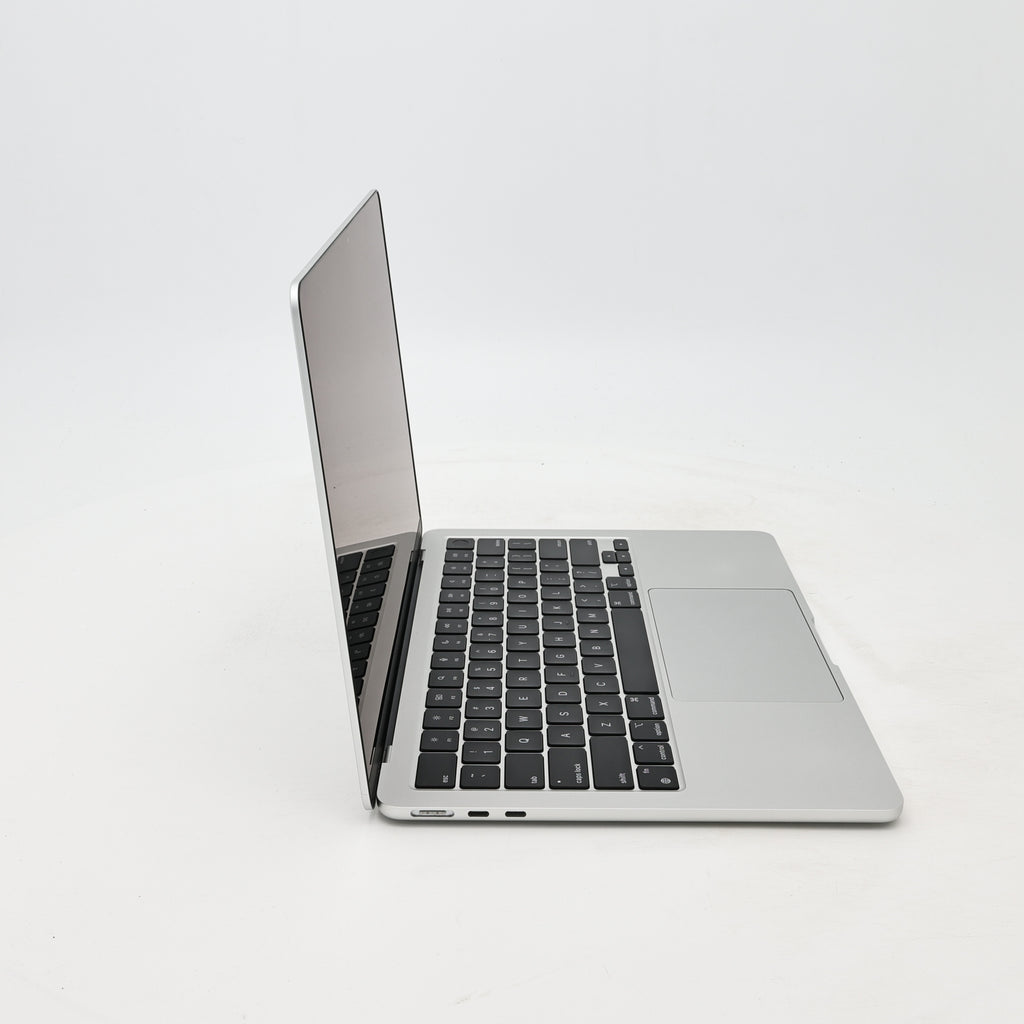 95新 Apple MacBook Air 22年 13寸 M2（8+8核） 8G RAM 256G SSD 銀色