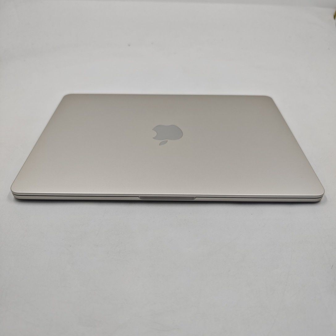 95新 Apple MacBook Air 22年 13寸 M2（8+8核） 8G RAM 256G SSD 星光色