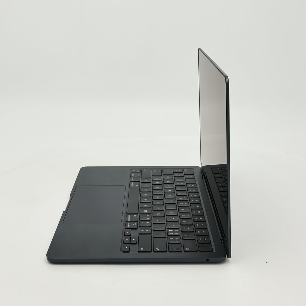 95新 Apple MacBook Air 22年 13寸 M2（8+8核） 8G RAM 256G SSD 午夜色