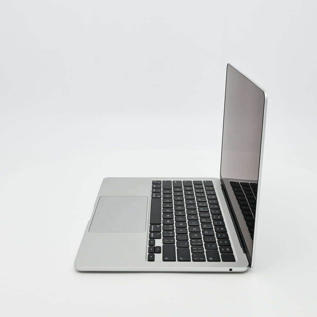 95新 Apple MacBook Air 22年 13寸 M2（8+10核） 8G RAM 512G SSD 銀色