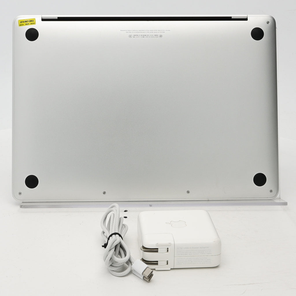 95新 Apple MacBook Pro 22年 13寸 M2（8+10核） 8G RAM 512G SSD 銀色