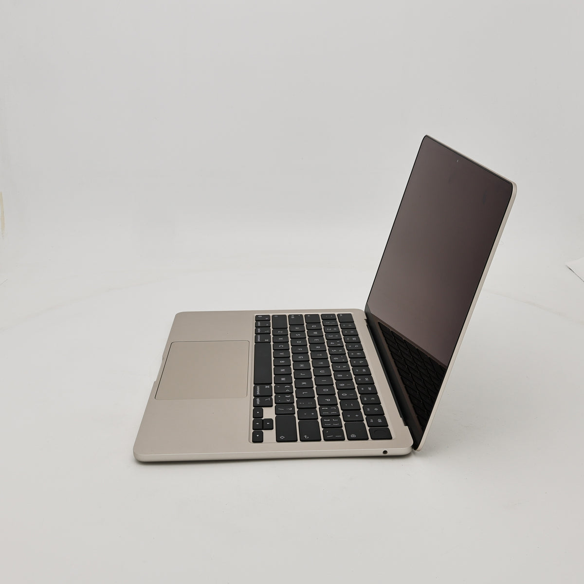 95新 Apple MacBook Air 22年 13寸 M2（8+8核） 8G RAM 256G SSD 星光色