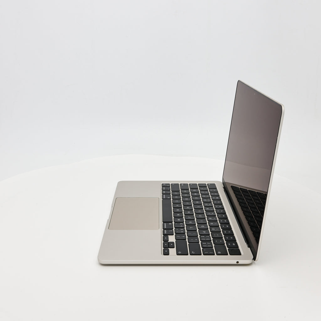 95新 Apple MacBook Air 22年 13寸 M2（8+8核） 8G RAM 256G SSD 星光色