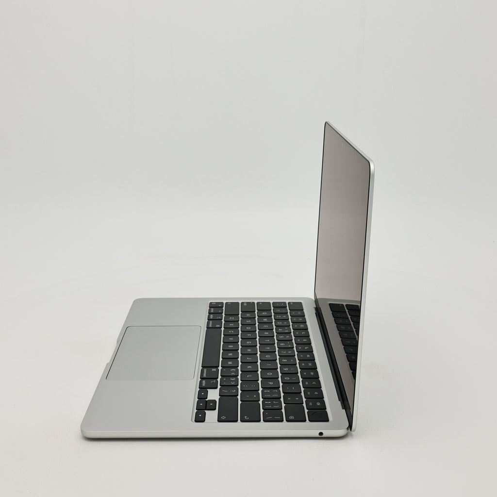 95新 Apple MacBook Air 22年 13寸 M2（8+8核） 8G RAM 256G SSD 銀色