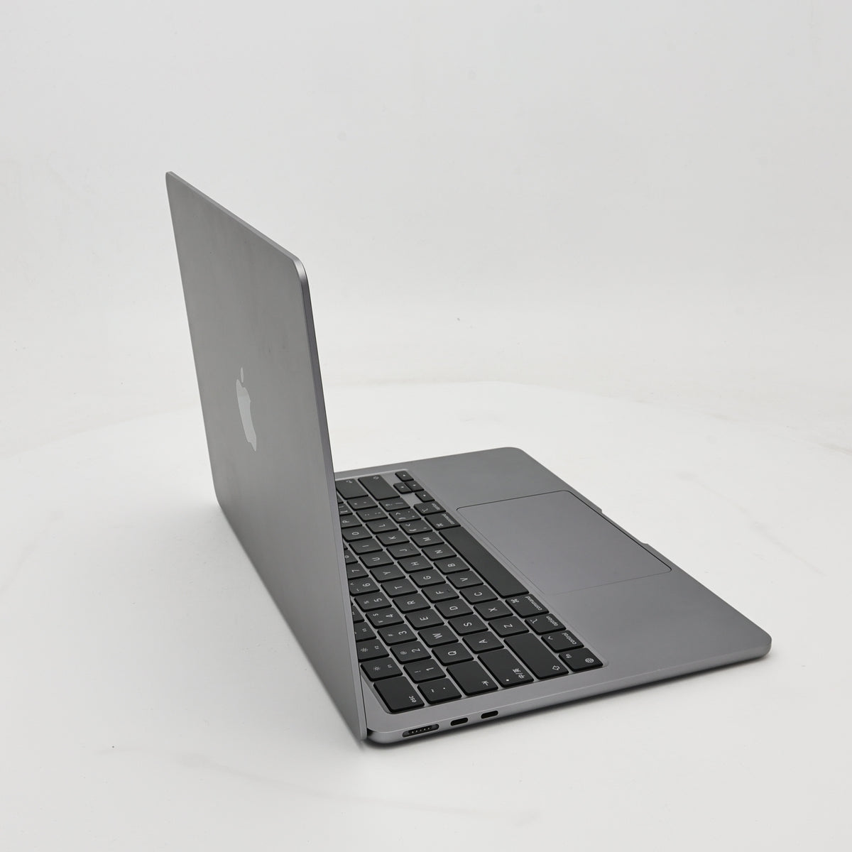 95新 Apple MacBook Air 22年 13寸 M2（8+8核） 16G RAM 256G SSD 深空灰色