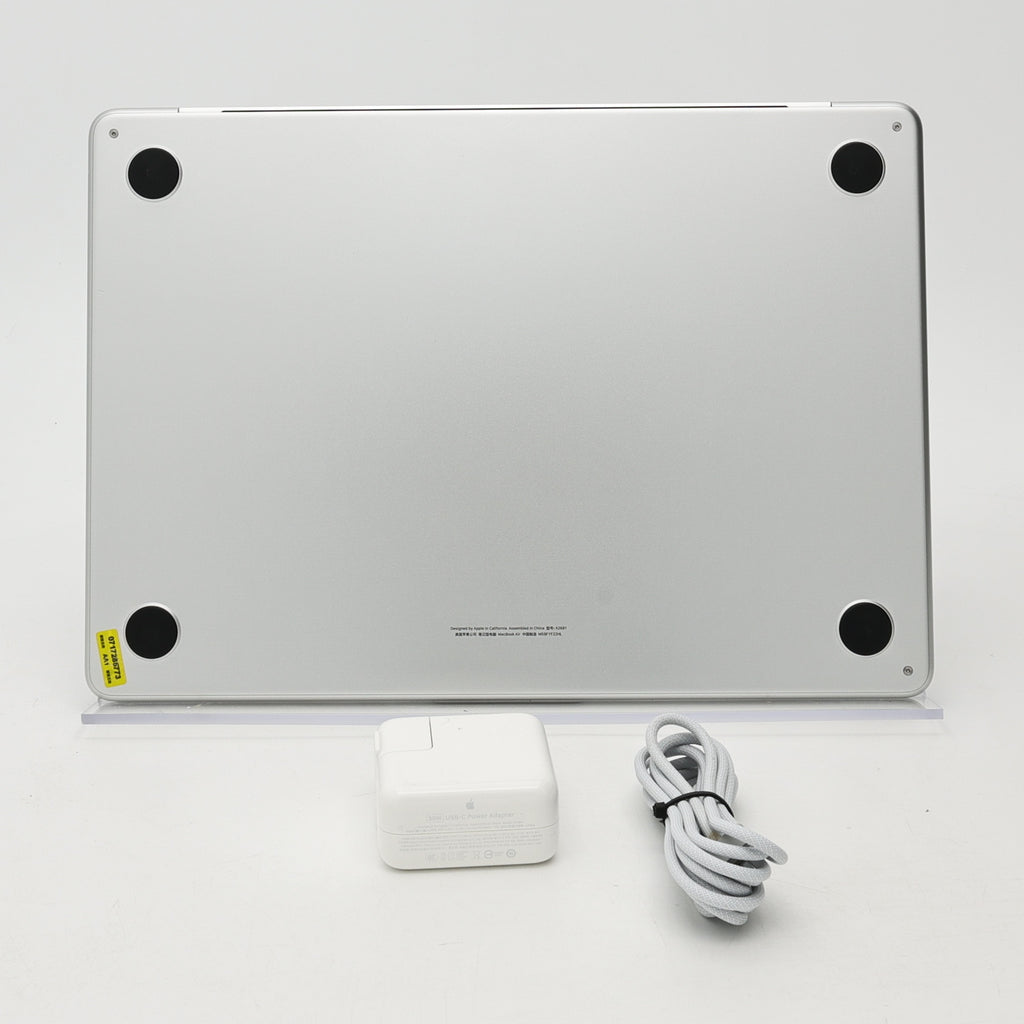 99新 Apple MacBook Air 22年 13寸 M2（8+8核） 8G RAM 256G SSD 銀色