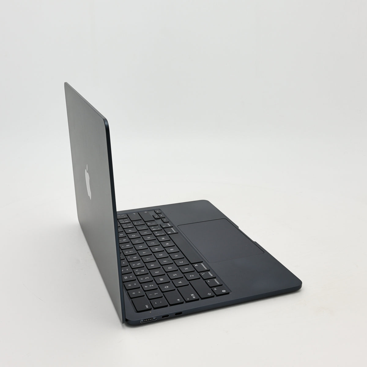95新 Apple MacBook Air 22年 13寸 M2（8+8核） 8G RAM 256G SSD 午夜色