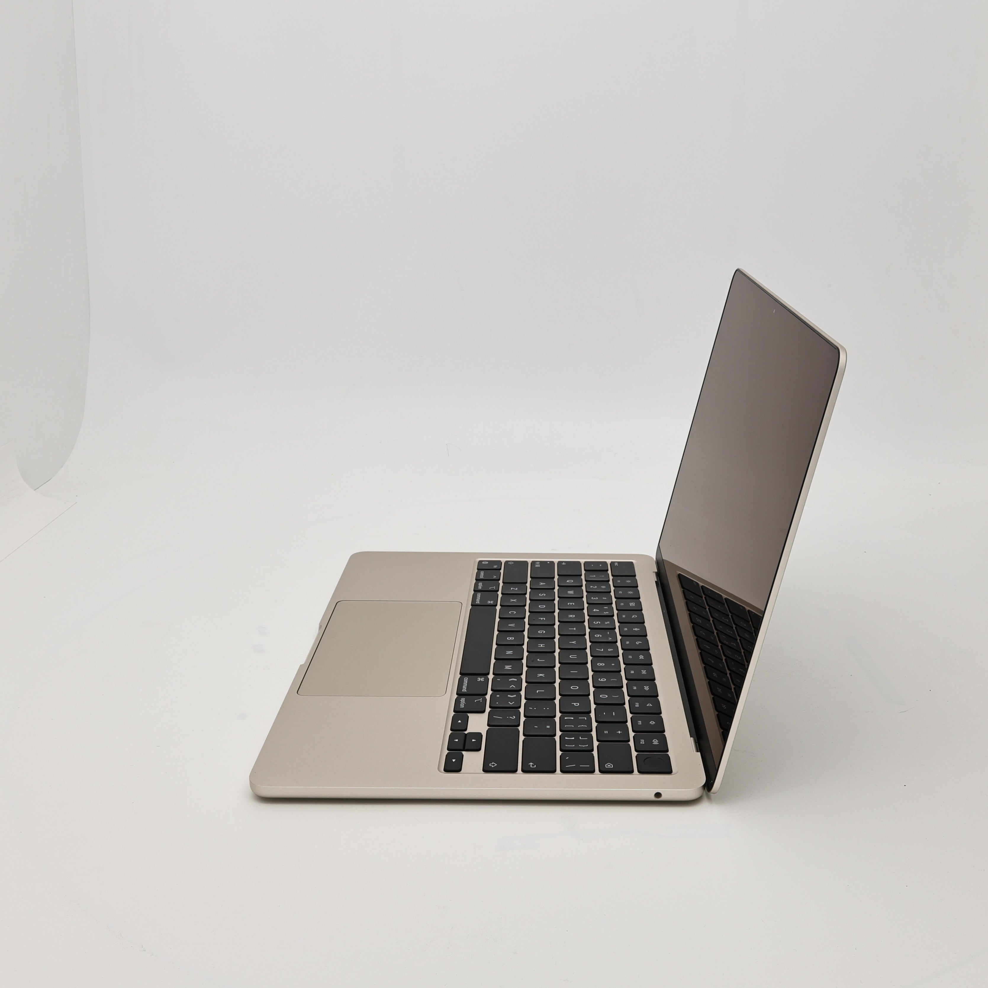 95新 Apple MacBook Air 22年 13寸 M2（8+8核） 8G RAM 256G SSD 星光色