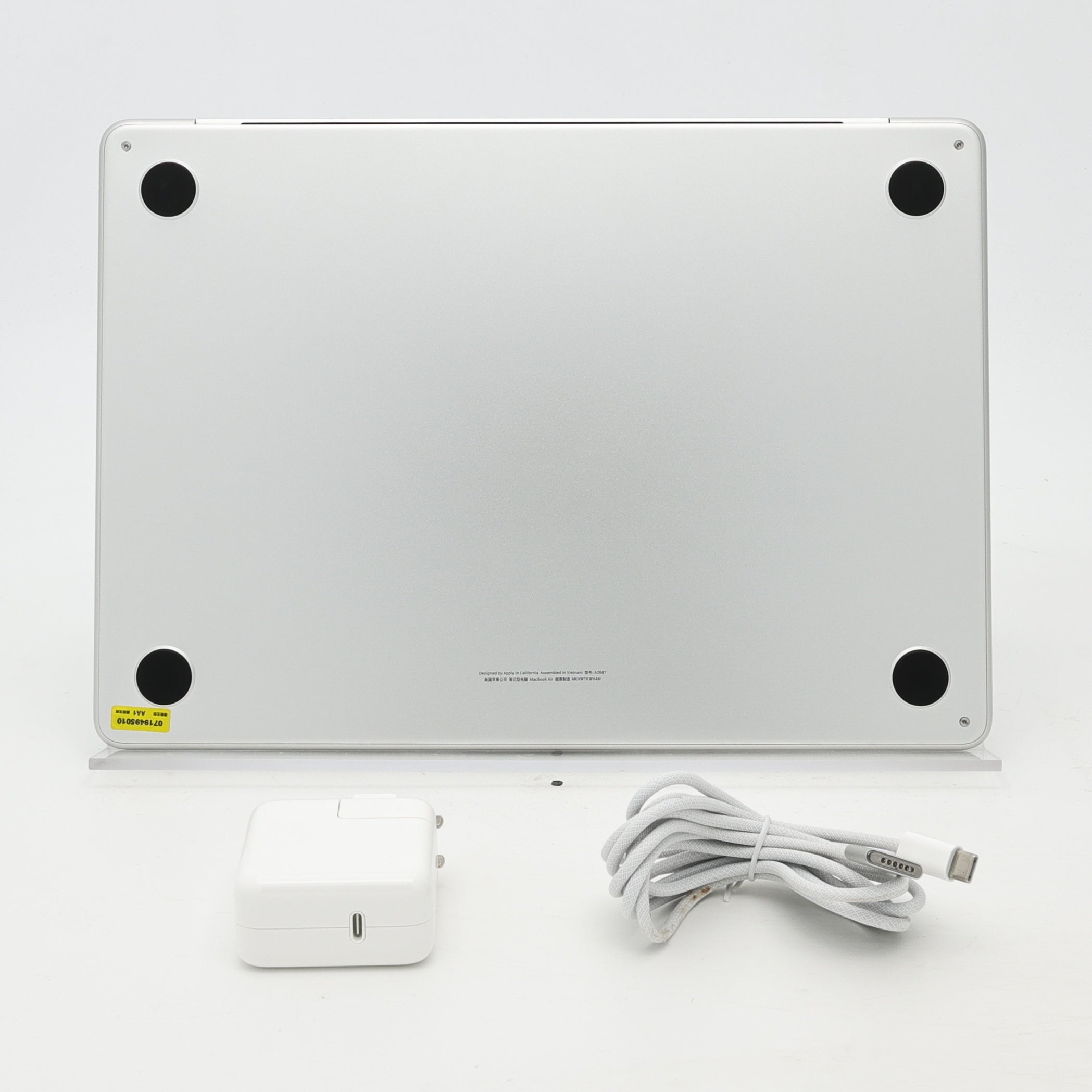 99新 Apple MacBook Air 22年 13寸 M2（8+8核） 16G RAM 256G SSD 銀色