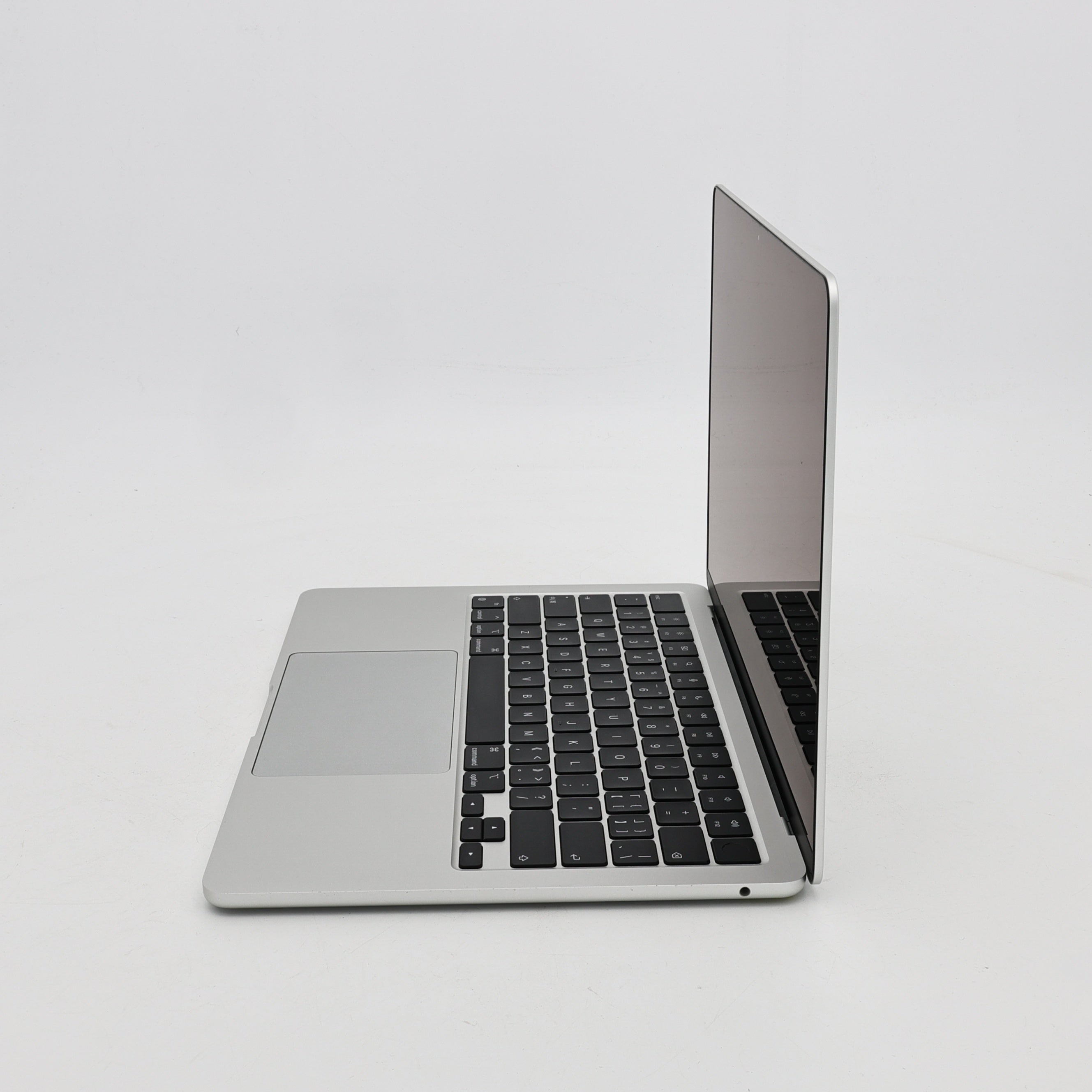 95新 Apple MacBook Air 22年 13寸 M2（8+8核） 8G RAM 256G SSD 銀色