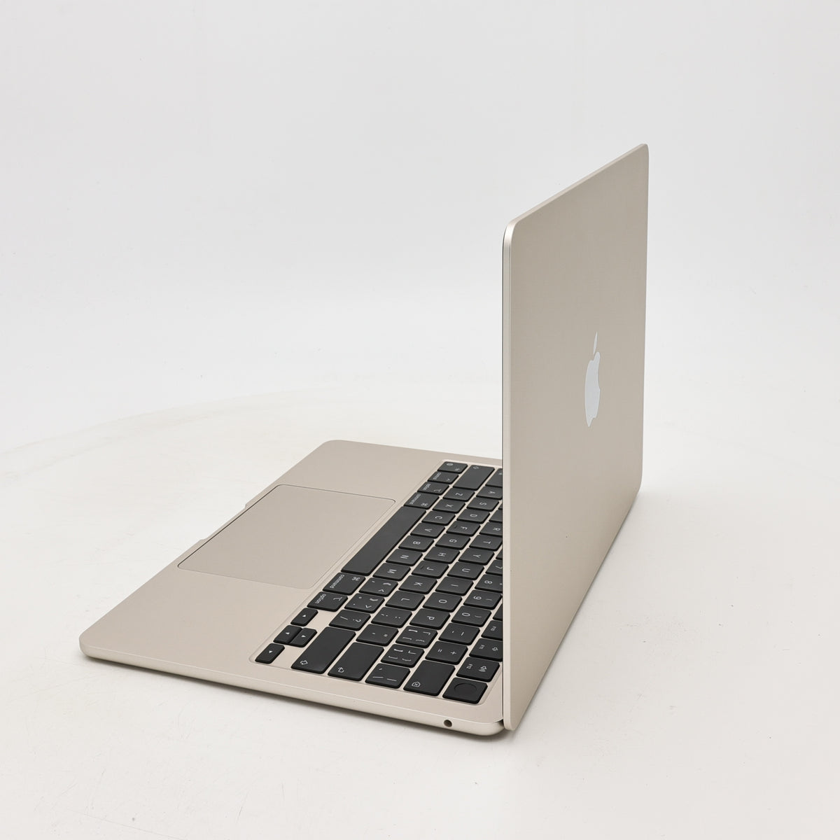 95新 Apple MacBook Air 22年 13寸 M2（8+8核） 16G RAM 256G SSD 星光色